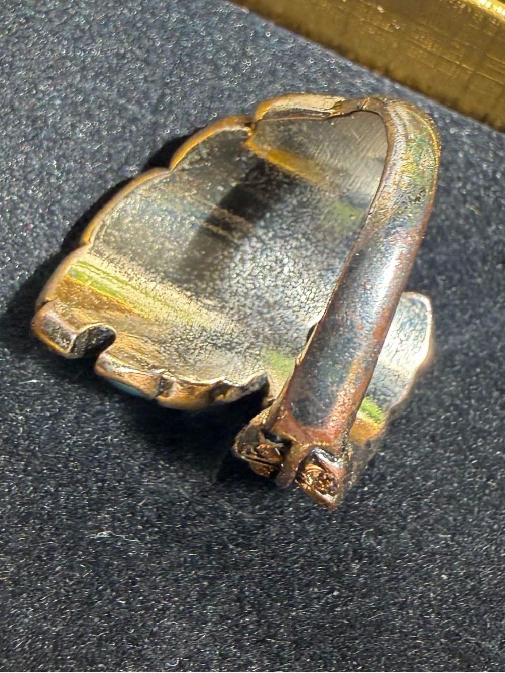Ladies Ring 8.5 - Picture 3 of 7